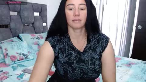 Snapshot of sarahott_1 chatting on 10/15/25, 04:18 Lia online show from 10/15/25, 04:18
