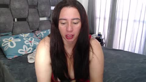 Snapshot of sarahott_1 chatting on 05/03/26, 12:00 Lia online show from 05/03/26, 12:00