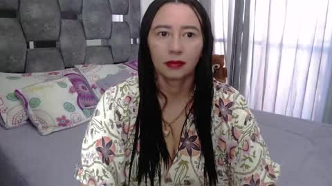 Snapshot of sarahott_1 chatting on 05/18/26, 12:22 Lia online show from 05/18/26, 12:22