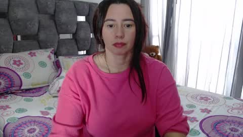 Snapshot of sarahott_1 chatting on 05/19/26, 03:29 Lia online show from 05/19/26, 03:29