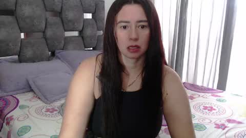 Snapshot of sarahott_1 chatting on 05/25/26, 04:02 Lia online show from 05/25/26, 04:02