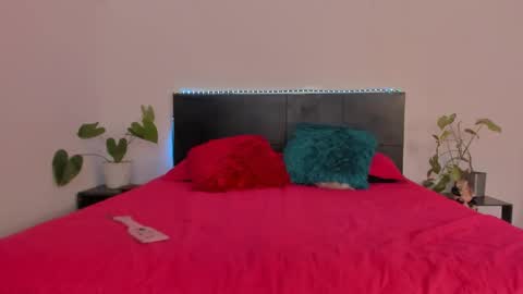 Snapshot of sarahredi chatting on 01/21/25, 09:25 Girl next door online show from 01/21/25, 09:25