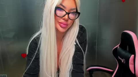 Snapshot of sarahstone_ chatting on 05/28/26, 06:54 Sarah online show from 05/28/26, 06:54