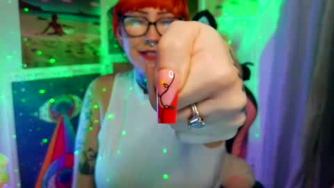 Sarah T online show from 11/22/25, 07:07