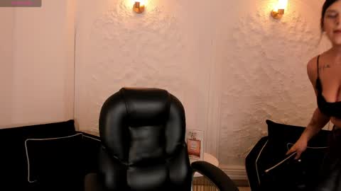 Snapshot of sarahyates chatting on 05/10/26, 04:06 Sarah independent model online show from 05/10/26, 04:06