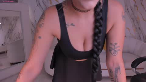 Snapshot of sarahyates chatting on 05/14/26, 05:14 Sarah independent model online show from 05/14/26, 05:14