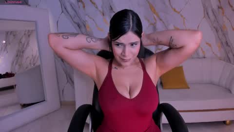 Snapshot of sarahyates chatting on 05/15/26, 04:08 Sarah independent model online show from 05/15/26, 04:08