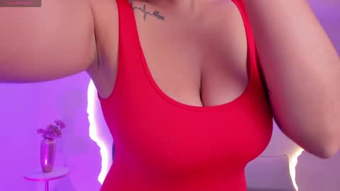 Snapshot of sarahyates chatting on 06/08/26, 12:03 Sarah independent model online show from 06/08/26, 12:03
