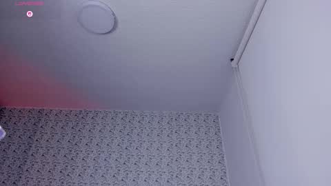 Sara jones   online show from 12/17/25, 01:17