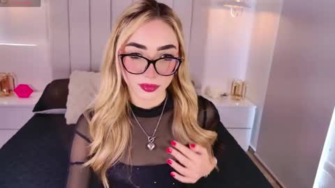 Sara jones   online show from 04/17/26, 02:53