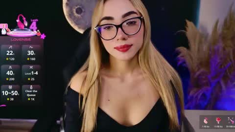 Snapshot of sarajonesxxx chatting on 06/05/26, 04:02 Sara jones online show from 06/05/26, 04:02