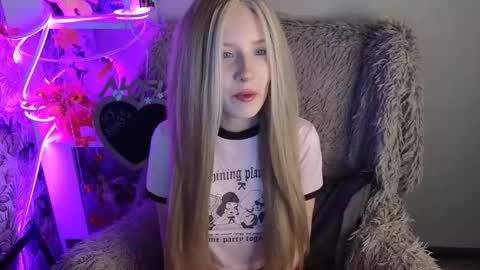 Sara online show from 11/21/25, 03:38