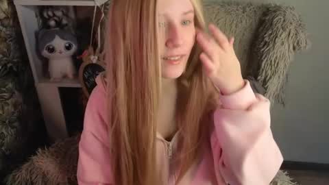 Snapshot of sarakaell chatting on 05/13/26, 01:58 Sara online show from 05/13/26, 01:58