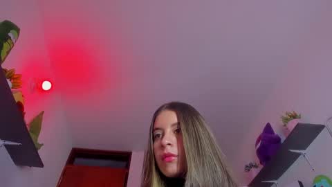 sara  online show from 02/04/25, 01:56