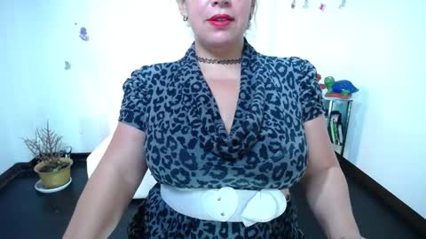 Saraloves online show from 12/18/24, 06:57