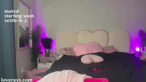 Snapshot of saraloverays chatting on 06/04/26, 02:50 Back from Vacay Follow for more here online show from 06/04/26, 02:50