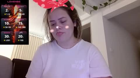 Snapshot of saramartinez100 chatting on 09/14/25, 03:33 sara martinez online show from 09/14/25, 03:33