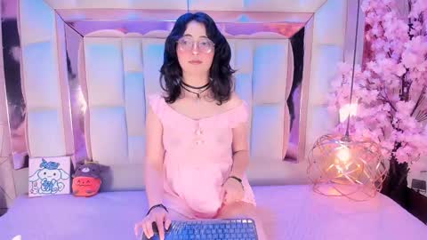 sara  online show from 11/15/25, 06:22