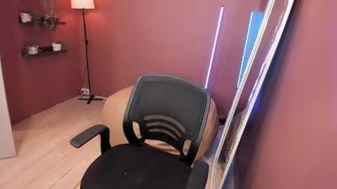 saranixxon_ online show from 04/11/26, 07:45