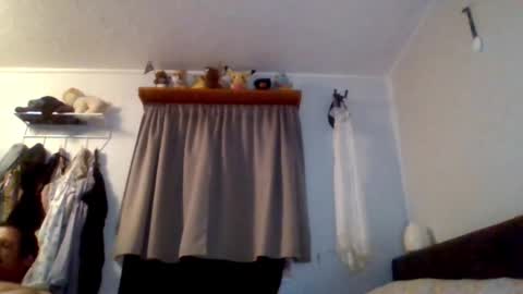 Snapshot of sarapatches chatting on 10/15/25, 08:14 sarapatches online show from 10/15/25, 08:14