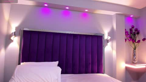 Sara   online show from 09/13/25, 10:42