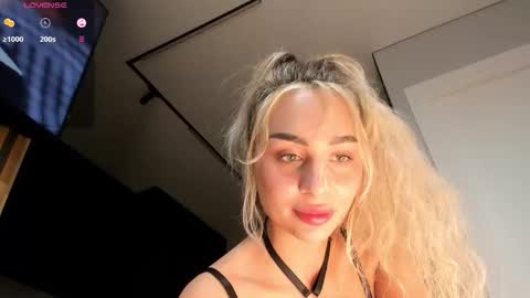 Sara online show from 11/24/25, 09:25