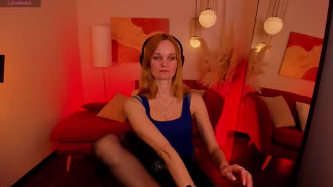 Snapshot of sarasubtlety chatting on 03/09/26, 01:15 Sara online show from 03/09/26, 01:15