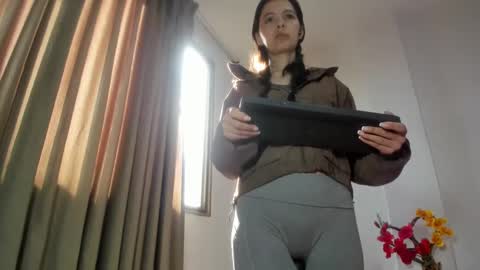 Sara   online show from 09/23/25, 01:03