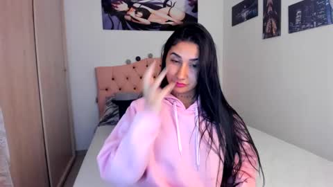 Snapshot of saratukkerr chatting on 12/30/24, 07:59 saratukkerr online show from 12/30/24, 07:59