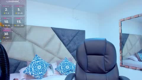 Snapshot of sarawagner_ chatting on 10/13/25, 06:08 online show from 10/13/25, 06:08