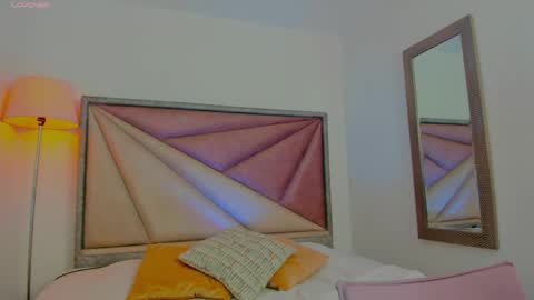 Snapshot of sarawagner_ chatting on 05/18/26, 12:07 online show from 05/18/26, 12:07
