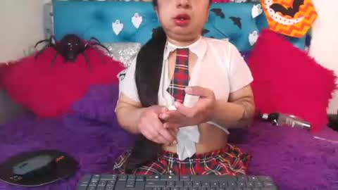 Sara Wills online show from 10/29/25, 02:19