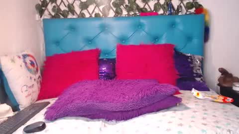 Snapshot of sarawiills chatting on 05/19/26, 02:01 Sara Wills online show from 05/19/26, 02:01