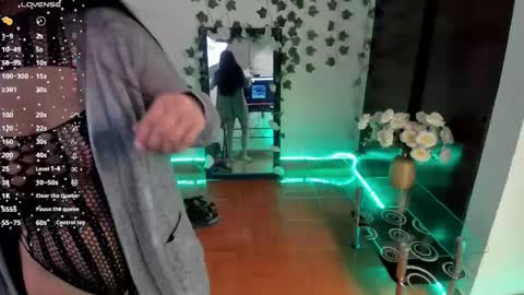 saray__jones online show from 02/06/25, 12:48