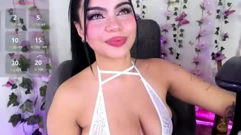 Snapshot of saray__jones chatting on 07/13/26, 07:49 saray__jones online show from 07/13/26, 07:49