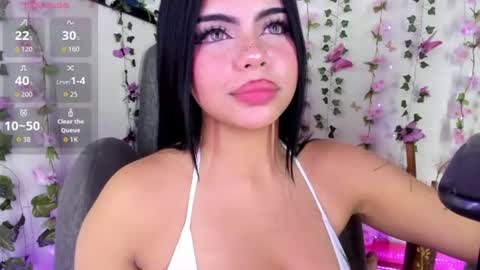Snapshot of saray__jones chatting on 07/15/26, 06:35 saray__jones online show from 07/15/26, 06:35