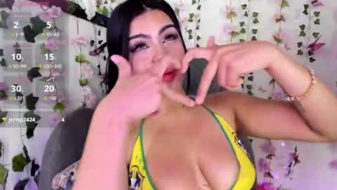 Snapshot of saray__jones chatting on 07/23/26, 01:58 saray__jones online show from 07/23/26, 01:58