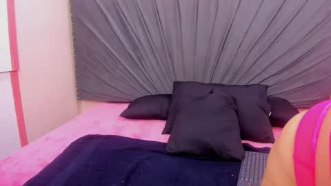 Saray online show from 10/15/25, 02:17