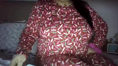 Sara online show from 12/04/25, 01:04