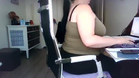 Snapshot of saretta46 chatting on 07/10/26, 06:32 Sara online show from 07/10/26, 06:32