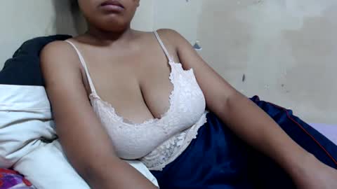 Snapshot of saronette chatting on 12/18/24, 10:08 saronette online show from 12/18/24, 10:08