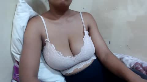 Snapshot of saronette chatting on 12/20/24, 12:27 saronette online show from 12/20/24, 12:27