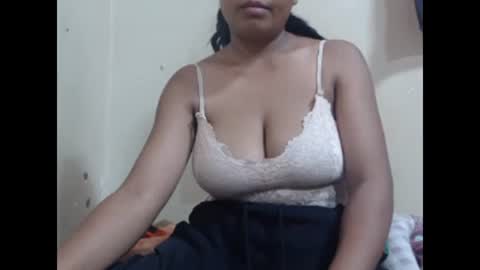 Snapshot of saronette chatting on 12/30/24, 12:20 saronette online show from 12/30/24, 12:20