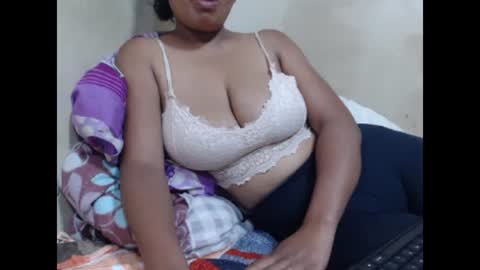 Snapshot of saronette chatting on 01/09/25, 11:14 saronette online show from 01/09/25, 11:14