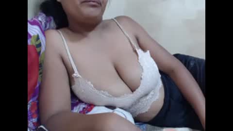 Snapshot of saronette chatting on 01/11/25, 09:47 saronette online show from 01/11/25, 09:47