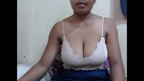 Snapshot of saronette chatting on 01/13/25, 07:00 saronette online show from 01/13/25, 07:00