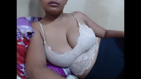 Snapshot of saronette chatting on 01/14/25, 07:17 saronette online show from 01/14/25, 07:17