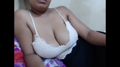 Snapshot of saronette chatting on 01/15/25, 12:58 saronette online show from 01/15/25, 12:58