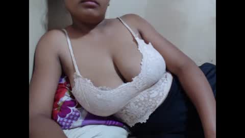 Snapshot of saronette chatting on 01/16/25, 10:10 saronette online show from 01/16/25, 10:10