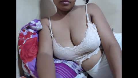 Snapshot of saronette chatting on 01/18/25, 07:28 saronette online show from 01/18/25, 07:28